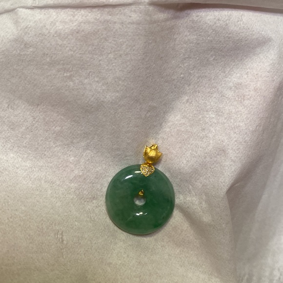 Myanmar jade pendant with 18k diamond buckle - Picture 3 of 3